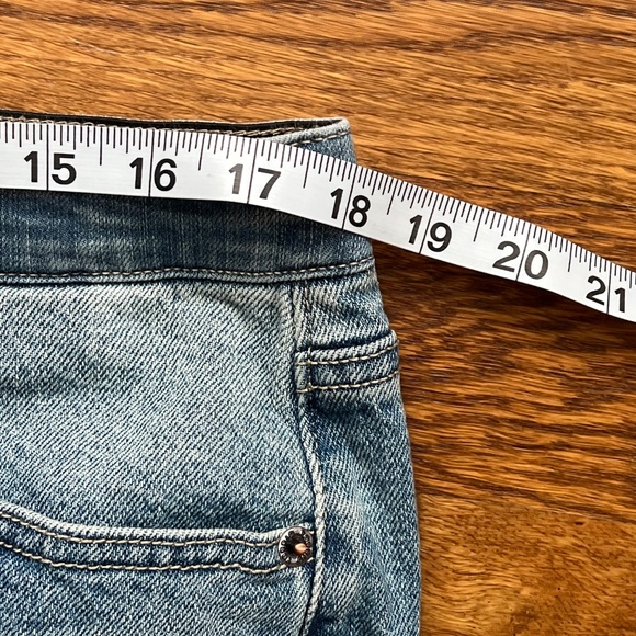 Torrid NWT High Rise Short Short Classic Distressed Denim Women's Size 14 - Picture 2 of 7